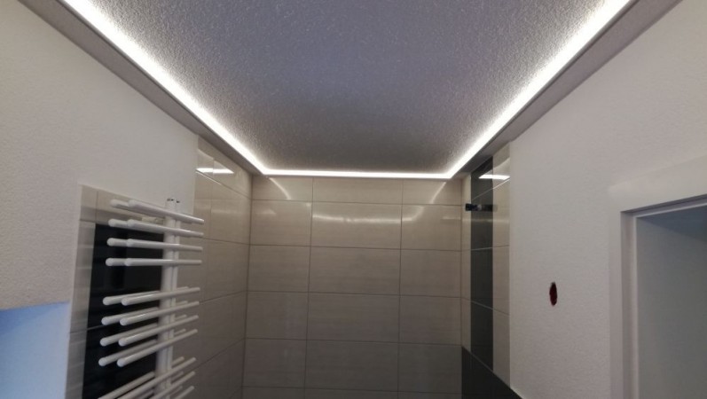 Badsanierung mit Deckeneinbau und Led- Beleuchtung